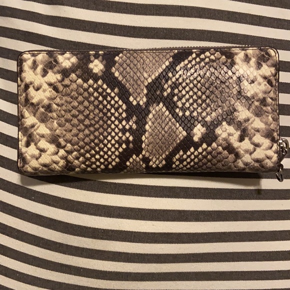 Michael Kors Wallet - Picture 2 of 7